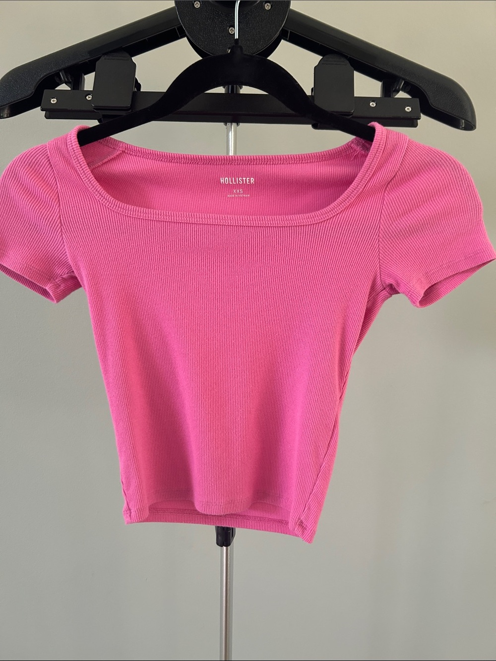 Hollister Women’s Pink Ribbed Fitted Scoop Neck Tee - XXS